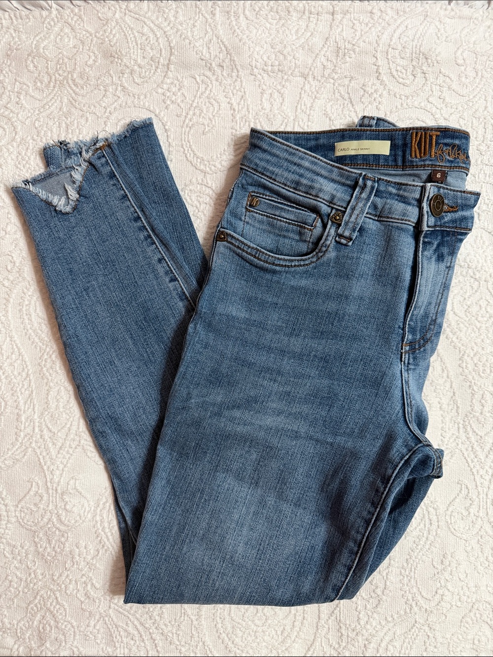 Kut from the Kloth Jeans Size 6 Ankle Cropped Frayed Hem